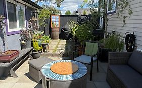 The Orange Door Bungalow- 2-Br W Private Yard, Walkable To Cafes & Restaurants, 10 Min To Dt